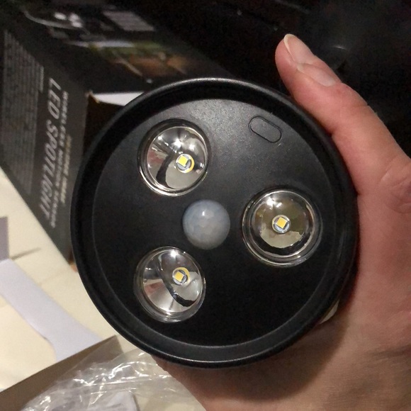 NEW Sharper Image Wireless Motion Sensor LED Spotlight-300 Lumens-Black - Picture 12 of 16
